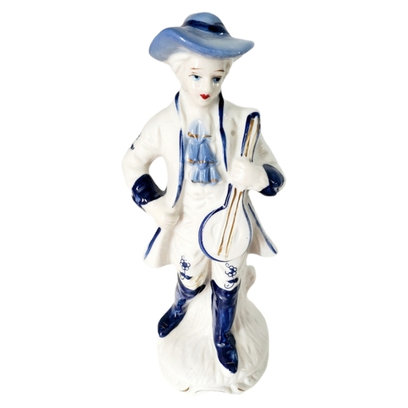 Colonial Style Vintage Man and Woman Figurine Set of 2 Blue and White 8" Taiwan - Picture 2 of 8